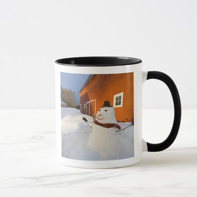Mug Snowman devant la grange rouge à Columbia Falls (Droite)