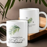 Mug Soirée de mariée Palm Leaf<br><div class="desc">Bouge cadeau de fête de mariée à personnaliser pour votre femme de chambre - ou n'importe qui dans votre fête de mariage. Bridesmaid est écrit en calligraphie manuscrite tourbillonnant et, vous pouvez facilement passer à un rôle différent, en entrant l'outil de conception. Le design comporte une feuille de palmier tropicale...</div>