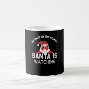 Mug Sois gentil avec l'infirmière Santa regarde Noël m