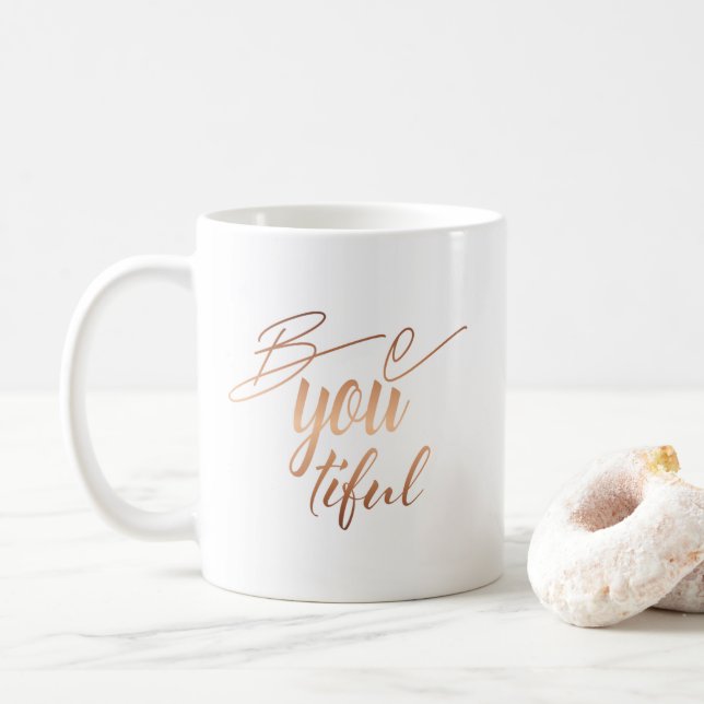 Mug Sois-Tu Beau Script De Lettres En Cuivre (Avec donut)