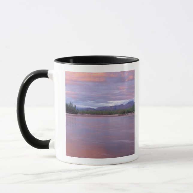 Mug soleil de minuit sur la rivière MacKenzie, au larg (Gauche)