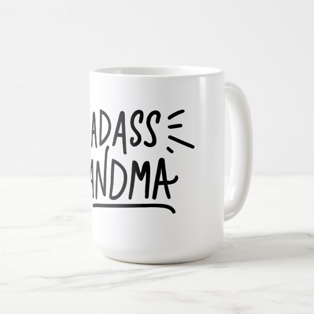 Mug Sophistication fine : Grand-mère en Badass (Devant droit)