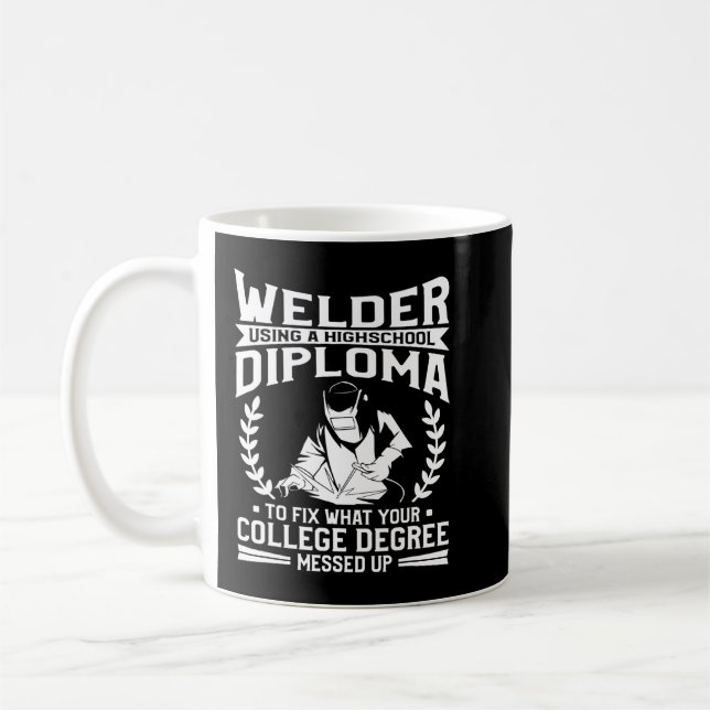Mug Soudeur Utilisant Un Diplôme D'Études Secondaires  (Gauche)