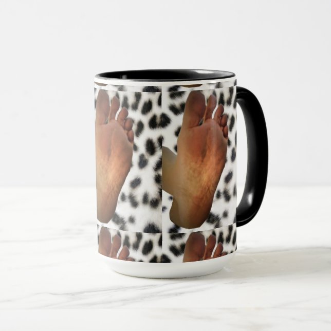 MUG SOUS SES PIEDS (Devant droit)