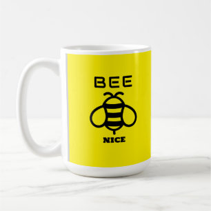 Mug Soyez gentil avec un design de fond jaune