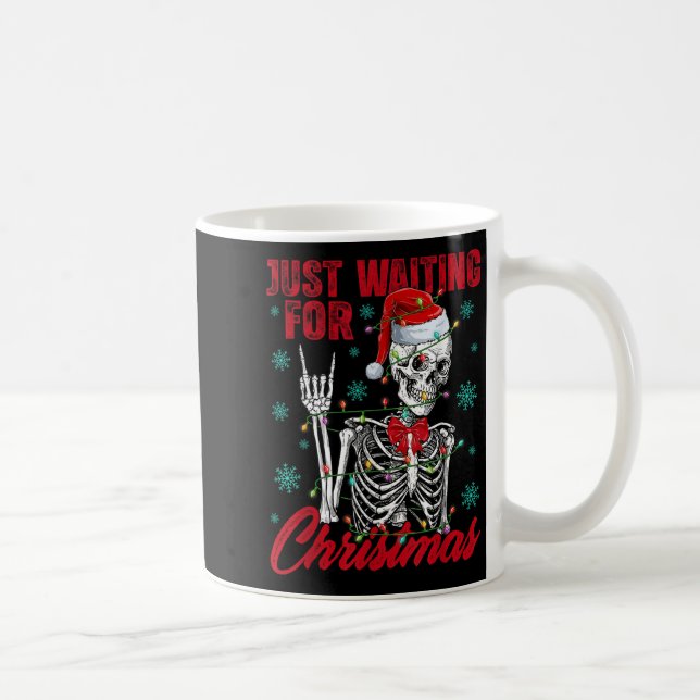 Mug Squelette de signe de main de rock attendant juste (Droite)