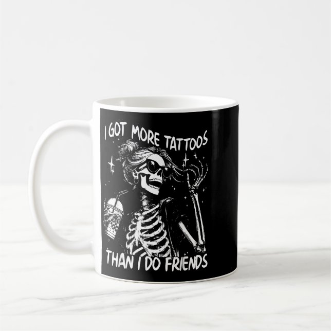 Mug Squelette de tatouage avec plus de tatouages que d (Gauche)