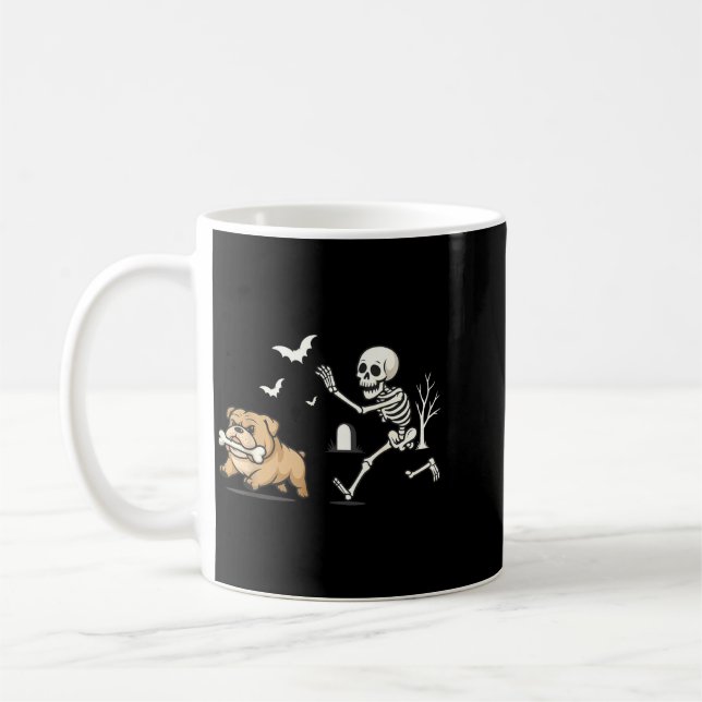 Mug Squelette drôle poursuivant un bouledogue français (Gauche)