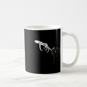 Mug Squelette Halloween drôle sur le nez d'un chat