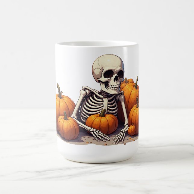 Mug Squelette se détendant dans un champ de citrouille (Centre)