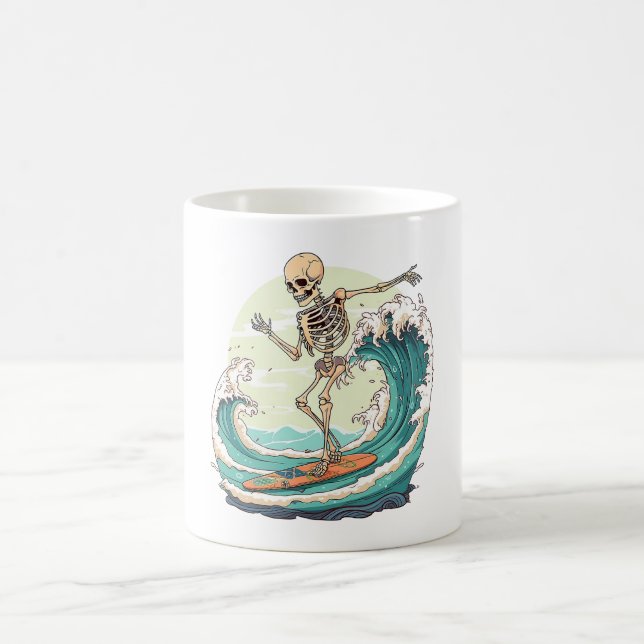 Mug Squelette surfer sur les vagues (Centre)
