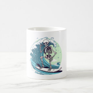Mug Squelette surfer sur les vagues