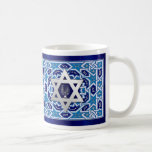 Mug Star of David et Menorah Hanoukka Don<br><div class="desc">Silver Foil Star de David et Menorah design Hanoukka,  Rosh Hashanah,  Pâque,  Toute fête juive ou Célébration Gift Mugs. Cartes et cadeaux correspondants disponibles dans la catégorie Fêtes juives / Hanoukka de notre magasin.</div>