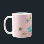 Mug Starburts atomiques rose Iconique<br><div class="desc">Ce motif de musique atomique rose emblématique présente des étoiles atomiques emblématiques. C'est vrai ! L'ancienne école, l'arrière - plan de couleur rose Première dame avec des taches d'or est la toile de fond parfaite pour le céleri turquoise, apaisant et kitsch cercles de couleur vert poire. Les taches de couleur...</div>