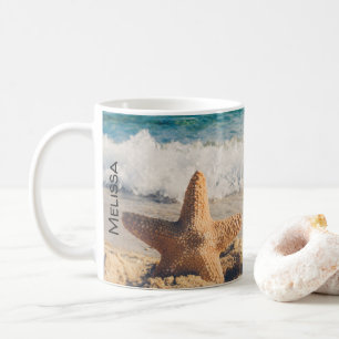 Mug Starfish sur une plage de sable Photo