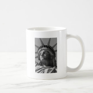 Mug Statue blanche noire de la Liberté Gros plan Photo