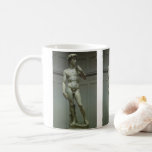 Mug Statue de David de Michel-Ange<br><div class="desc">Statue de David (1501 à 1504) de Michel-Ange est un art vintage de la Renaissance Art fine de 5 mètres. sculpture en pierre de marbre portrait d'un homme, le roi biblique David. Contrairement aux représentations précédentes de David qui dépeignent le héros après sa victoire sur Goliath, Michel-Ange a choisi de...</div>