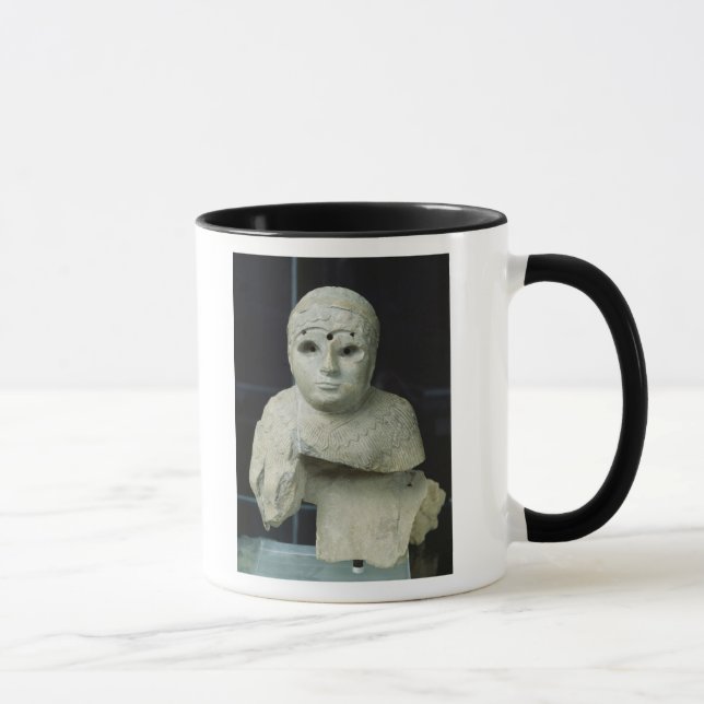 Mug Statuette d'une femme avec le châle, période (Droite)
