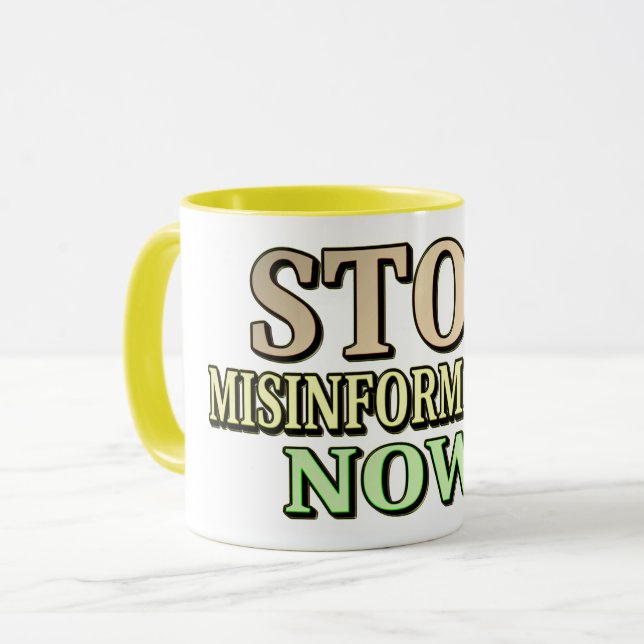 Mug "STOP MISINFORMATION" Mignonne conception. Command (Devant gauche)