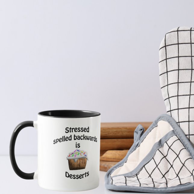 Mug Stressed épelé à l'envers est desserts (Créateur téléchargé)
