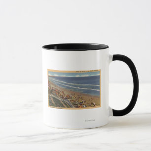 Mug Sunbathers regardant vers des rivages de Belmont