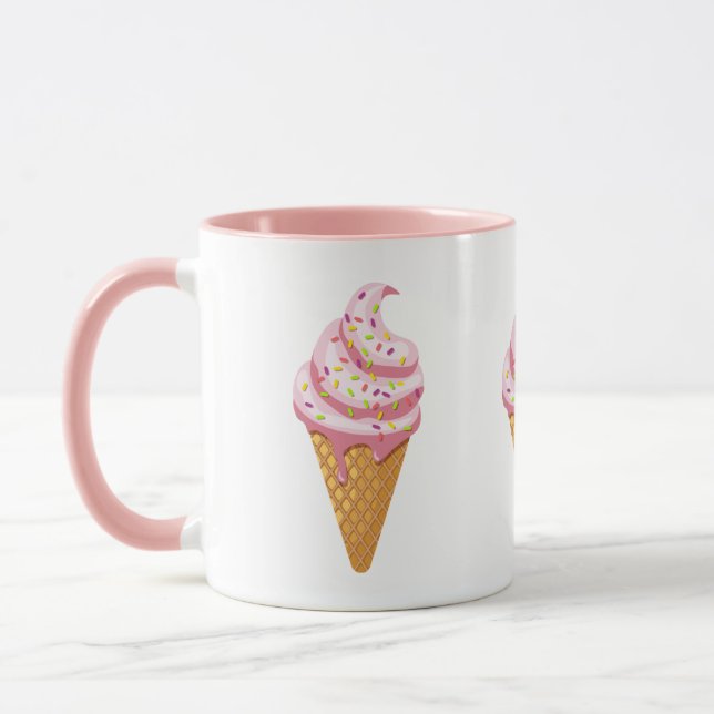 Mug sundae fraise en cône gaufre avec couche supérieur (Gauche)