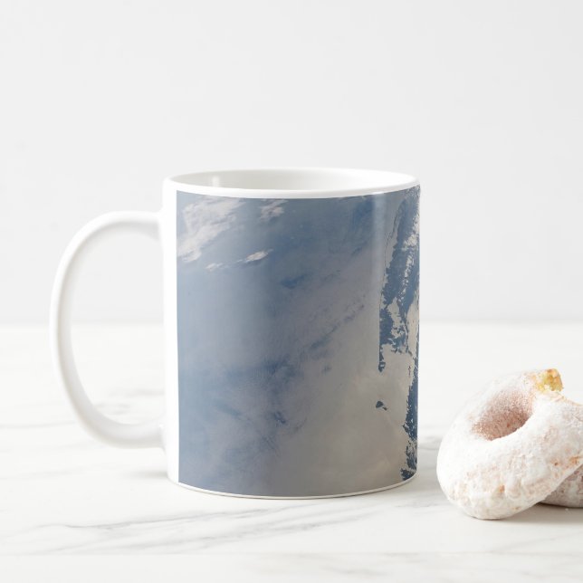 Mug Sunglint Sur La Côte Du Massachusetts. (Avec donut)