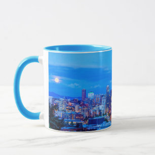 Mug Super Lune se levant près de la skyline de Seattle