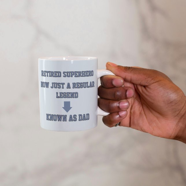 Mug Superhero à la retraite maintenant juste une légen (Créateur téléchargé)