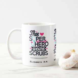 Mug Superhero de soins infirmiers drôle dire la typogr