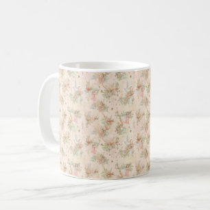 Mug sur un champ de fleurs papillon fille dans une cou