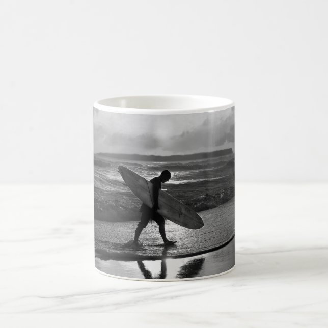 Mug Surfer hawaïen à la maison, noir et blanc" (Centre)