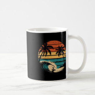 Mug Surfeur faisant du surf avec des palmiers Vacances