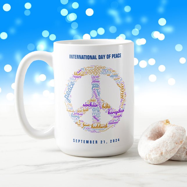 Mug SYMBOLE DE LA JOURNÉE DE LA Paix MONDIALE (World Peace Day Peace Sign Word Cloud Coffee Mug Cover Photo.)