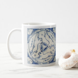 Mug Symbole de médaillon de lapins à trois lièvres ble