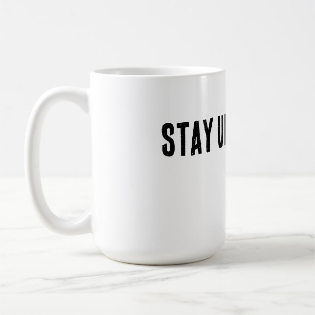 Mug T-shirt à typographie minimale Stay Unbothered (Gauche)