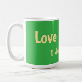 Mug T-shirt Love est plus grand que la peur