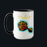 MUG TAHITI<br><div class="desc">Île de Tahiti avec fleur d'hibiscus avec des motifs polynésiens-marquisiens.</div>