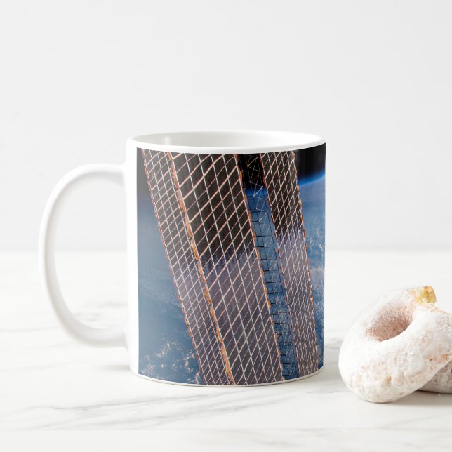 Mug Tasman Et Mer De Corail Recouvertes De Nuages. (Avec donut)