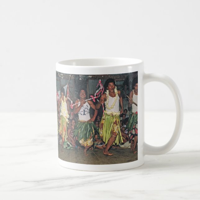 Mug Tasse, danseurs tongans, "où le jour commence " (Droite)