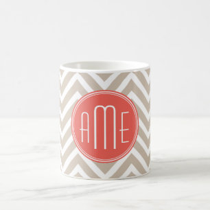 Mug Taupe et Corail Élégant Monogramme Personnalisé