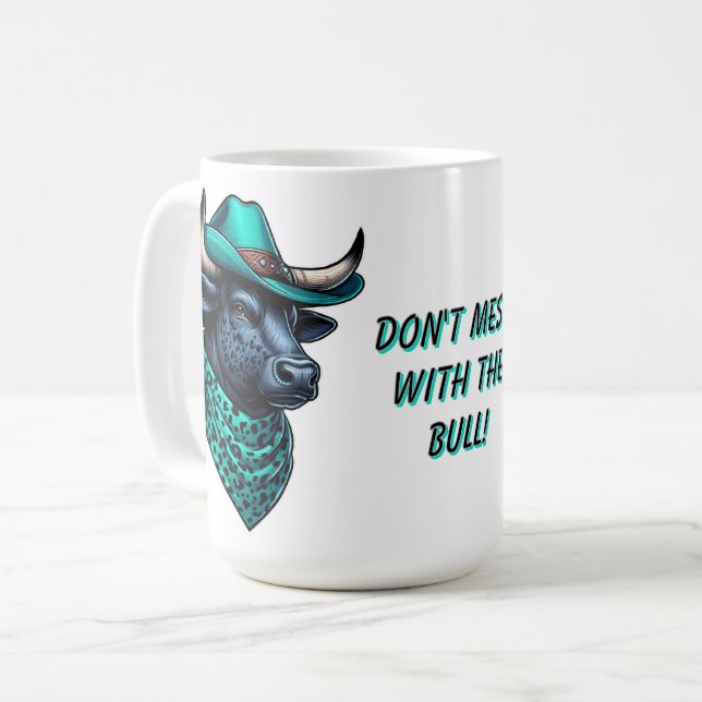Mug Taureau Cowboy Avec Chapeau Turquoise et Écharpe à (Devant gauche)