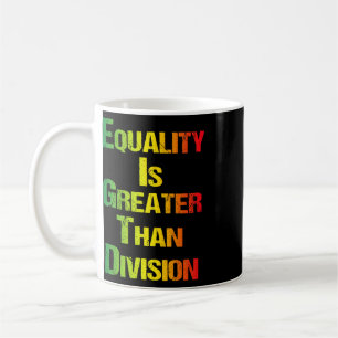 Mug Tee drôle Juneteenth Égalité est plus grande que D