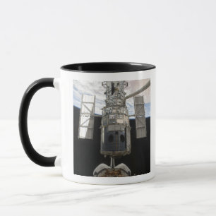 Mug Télescope spatial Hubble dans la baie de fret Atla