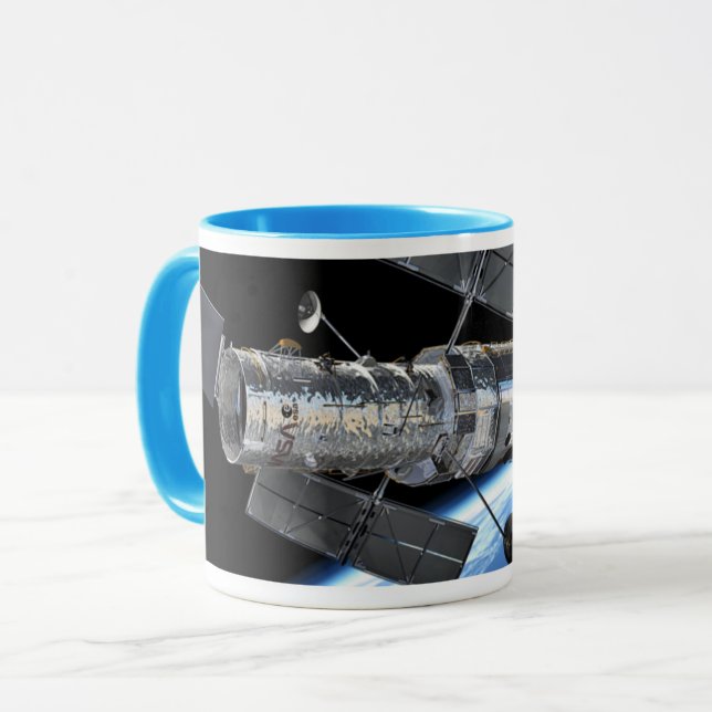 Mug Télescope spatial Hubble en orbite terrestre Photo (Devant gauche)