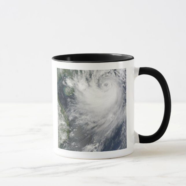 Mug Tempête tropicale Koppu près d'un point d'atterris (Droite)