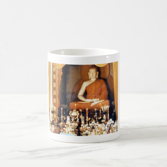 Mug Temple bouddhiste intérieur de Tam KY (Centre)