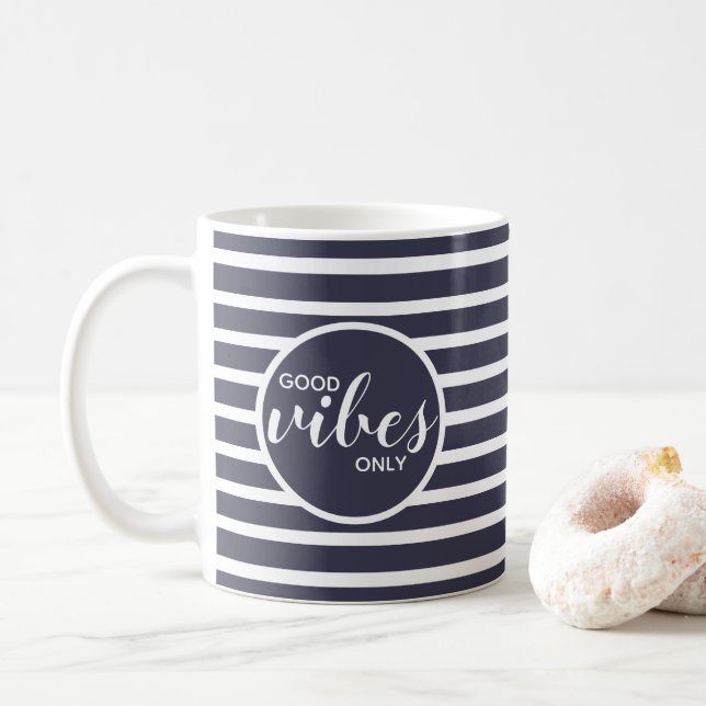 Mug Tendance de typographie de citation « Seules de bo (Avec donut)