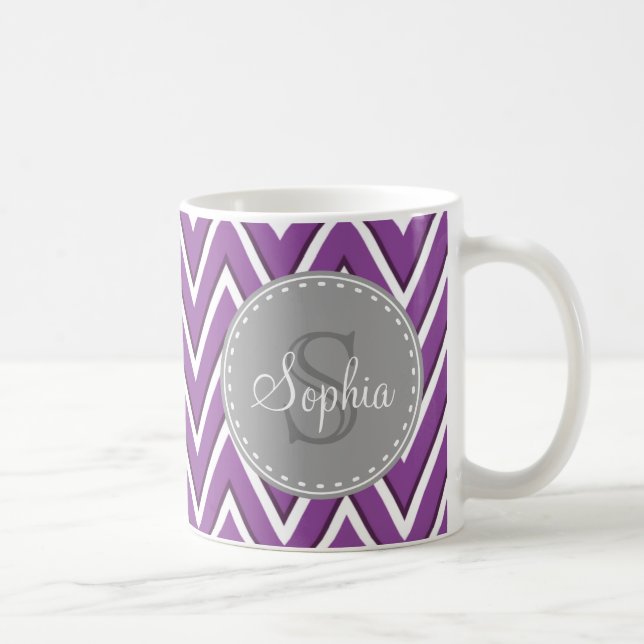 Mug Tendance violet Chevron Motif gris Monogramme (Droite)