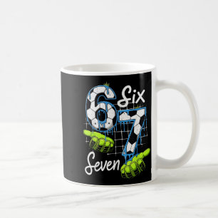 Mug Terrain de football Groovy 67 Six Seven Mème drôle